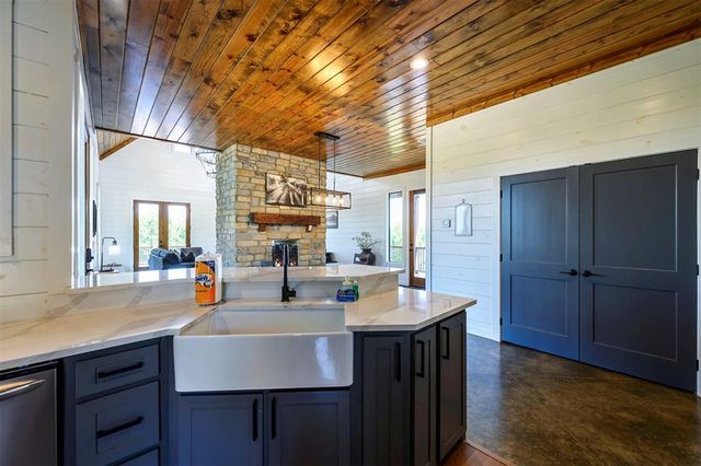 32 Scarlet Oak Trail, Broken Bow, OK 74728