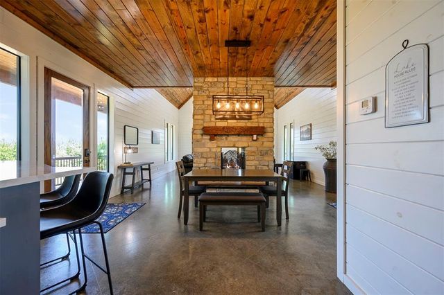 32 Scarlet Oak Trail, Broken Bow, OK 74728