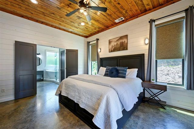 32 Scarlet Oak Trail, Broken Bow, OK 74728