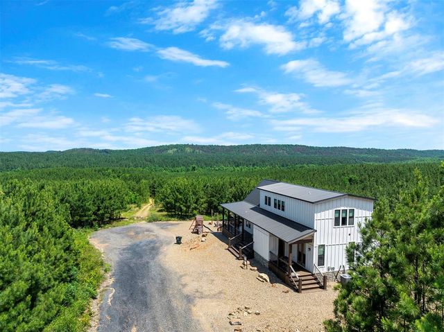 32 Scarlet Oak Trail, Broken Bow, OK 74728