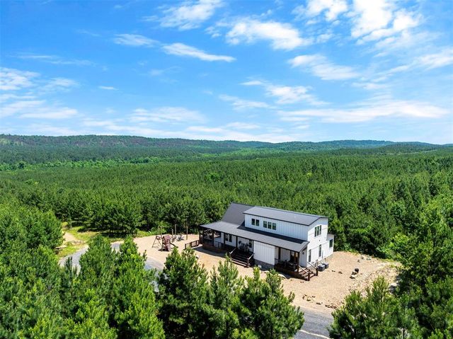 32 Scarlet Oak Trail, Broken Bow, OK 74728