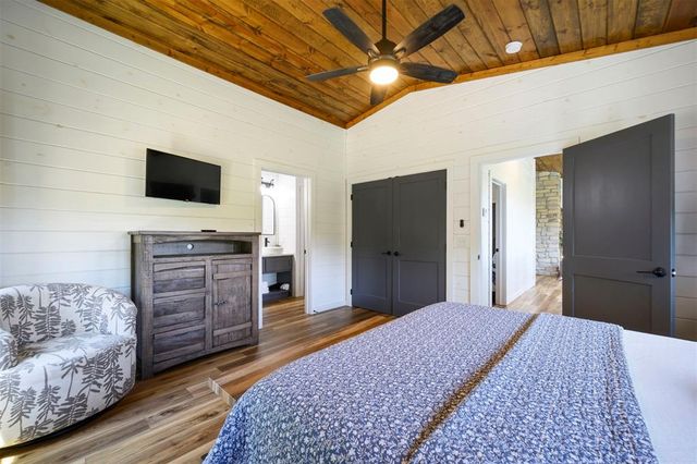 32 Scarlet Oak Trail, Broken Bow, OK 74728