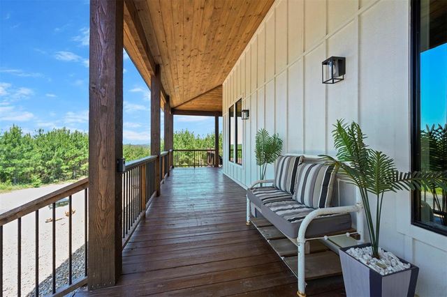 32 Scarlet Oak Trail, Broken Bow, OK 74728