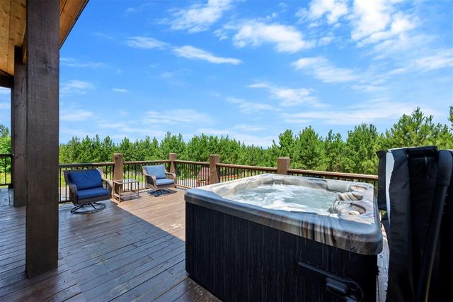 32 Scarlet Oak Trail, Broken Bow, OK 74728