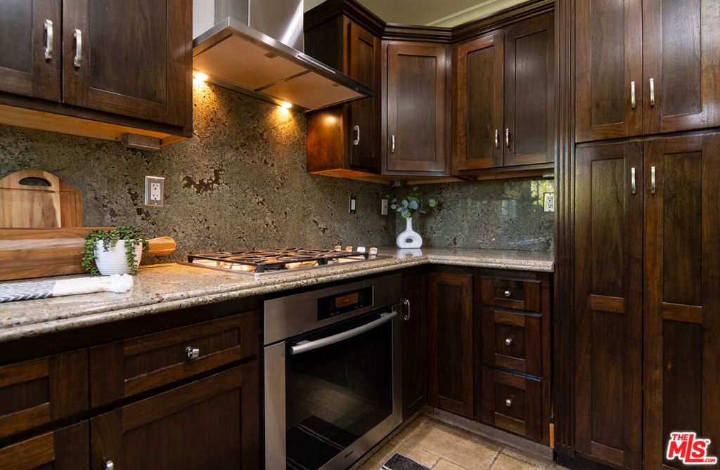 Image 12 of property listing at 941 Chehalem Road, La Canada Flintridge, CA 91011