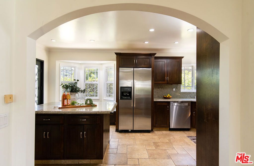 Image 13 of property listing at 941 Chehalem Road, La Canada Flintridge, CA 91011