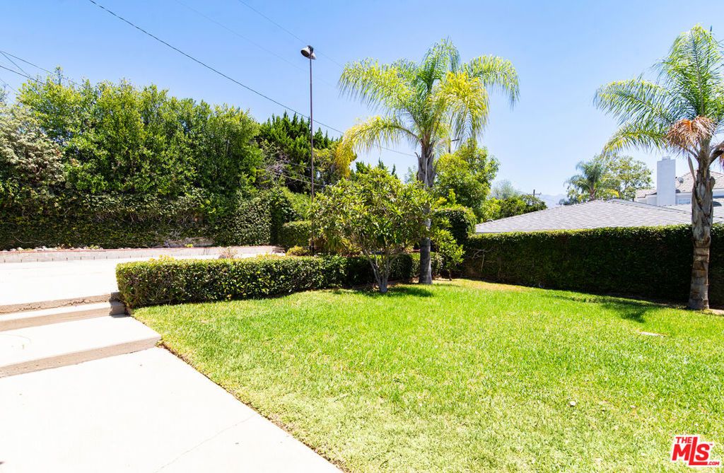 Image 16 of property listing at 941 Chehalem Road, La Canada Flintridge, CA 91011