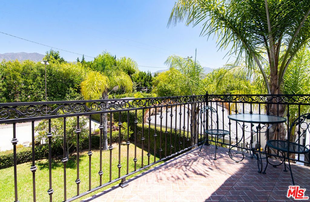 Image 19 of property listing at 941 Chehalem Road, La Canada Flintridge, CA 91011