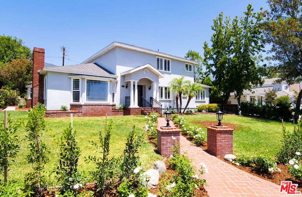 Image 2 of property listing at 941 Chehalem Road, La Canada Flintridge, CA 91011