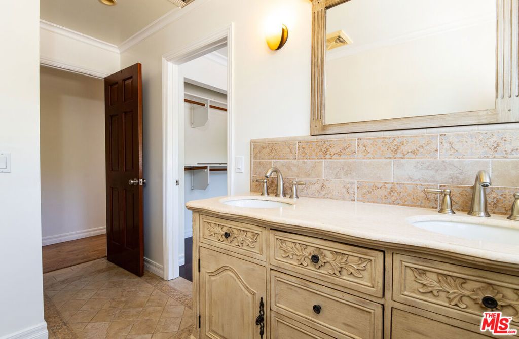 Image 24 of property listing at 941 Chehalem Road, La Canada Flintridge, CA 91011
