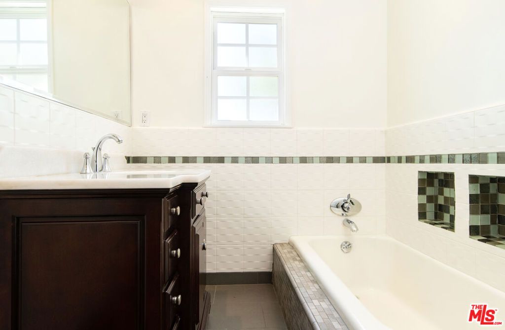 Image 25 of property listing at 941 Chehalem Road, La Canada Flintridge, CA 91011