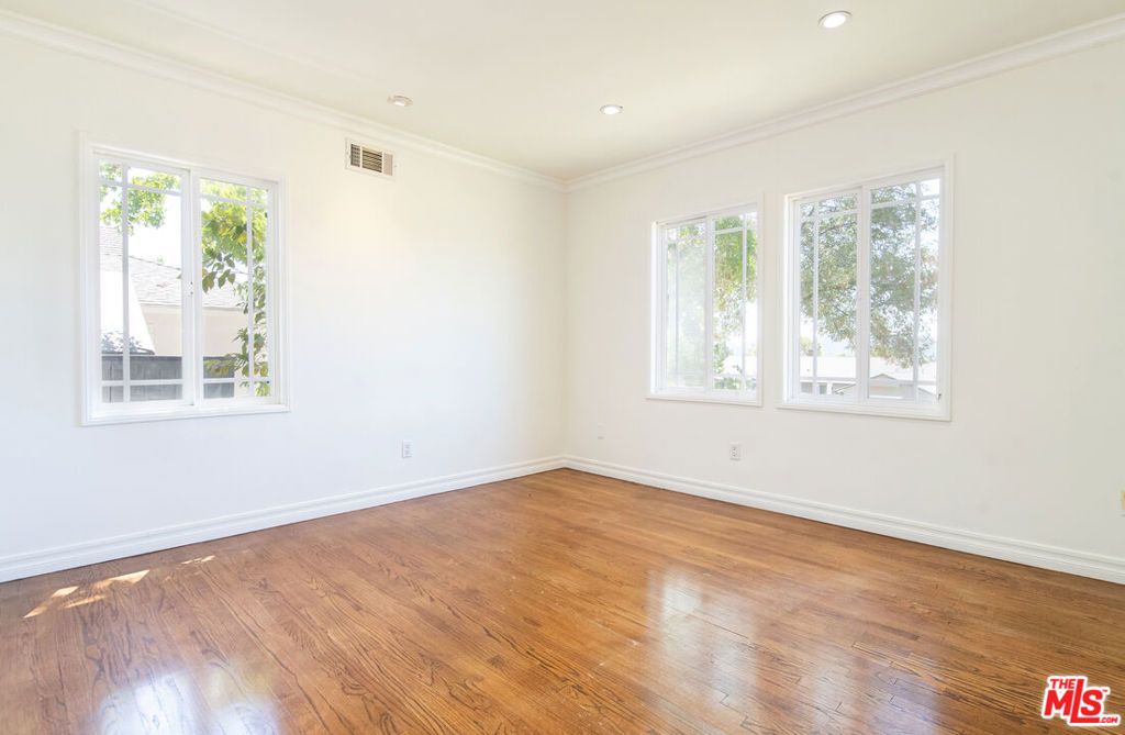 Image 26 of property listing at 941 Chehalem Road, La Canada Flintridge, CA 91011