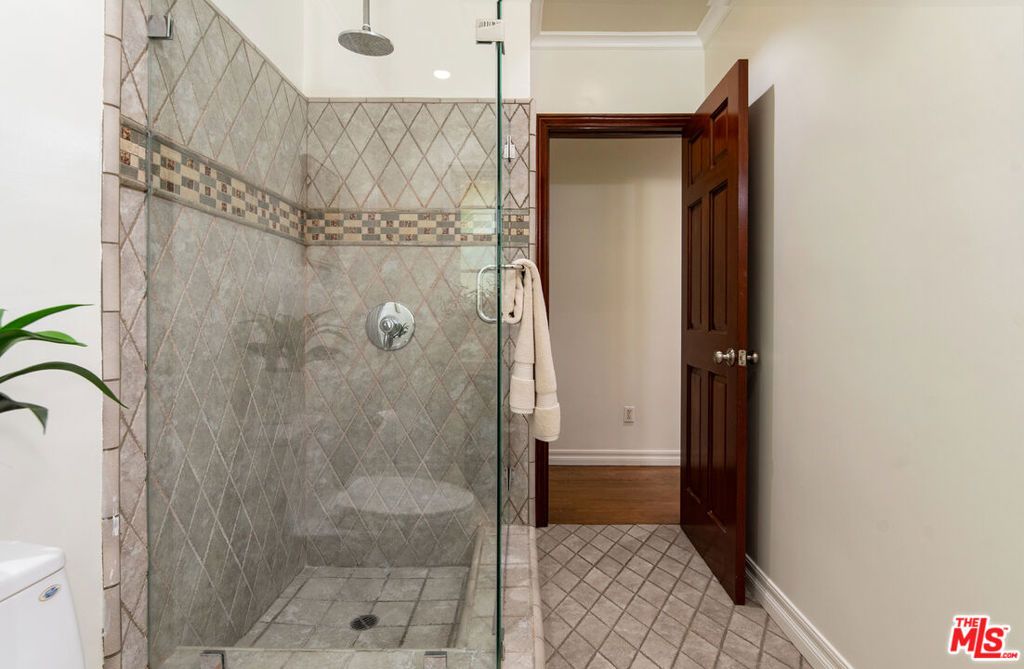 Image 28 of property listing at 941 Chehalem Road, La Canada Flintridge, CA 91011