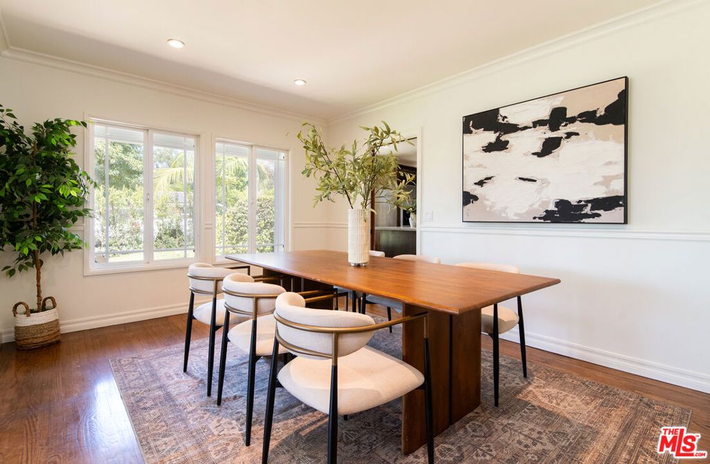 Image 8 of property listing at 941 Chehalem Road, La Canada Flintridge, CA 91011