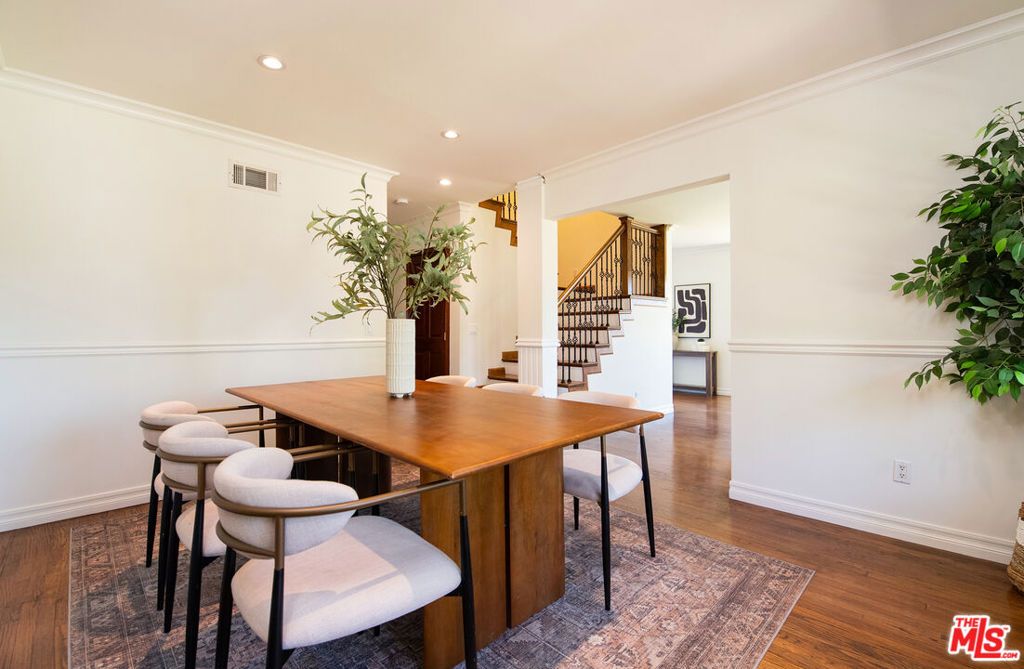 Image 9 of property listing at 941 Chehalem Road, La Canada Flintridge, CA 91011