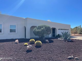 903 S Las Lomas Circle, Green Valley, AZ 85614
