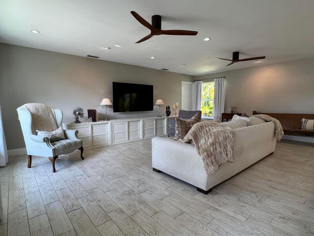 423 Beacon Street, Tequesta, FL 33469