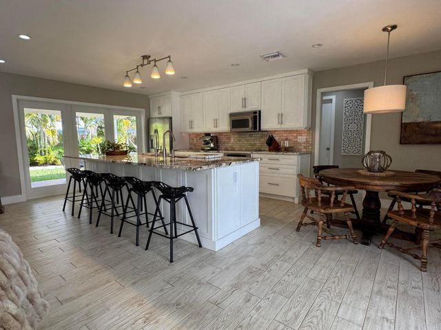 423 Beacon Street, Tequesta, FL 33469