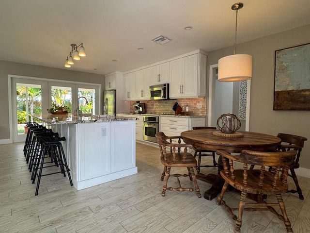 423 Beacon Street, Tequesta, FL 33469