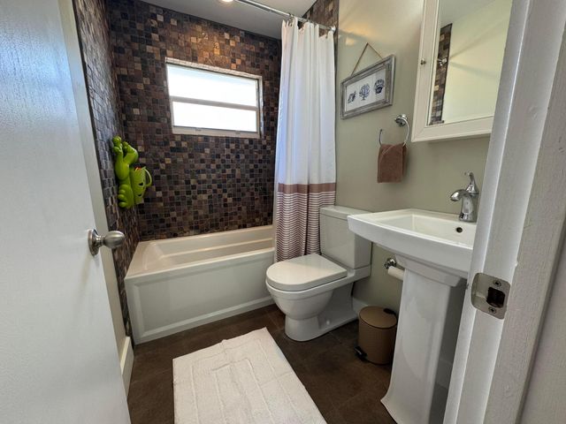 423 Beacon Street, Tequesta, FL 33469