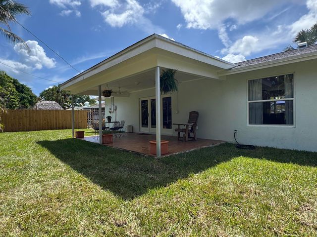 423 Beacon Street, Tequesta, FL 33469