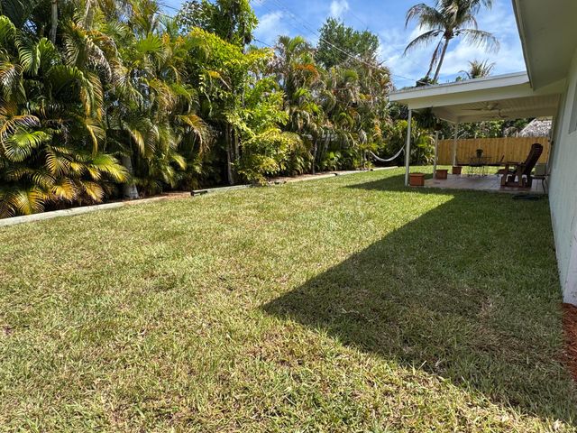 423 Beacon Street, Tequesta, FL 33469