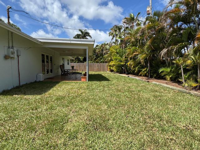 423 Beacon Street, Tequesta, FL 33469