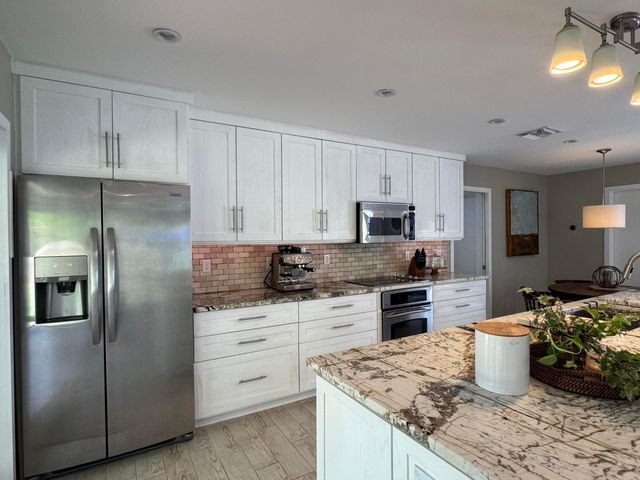 423 Beacon Street, Tequesta, FL 33469