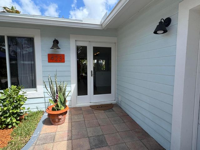 423 Beacon Street, Tequesta, FL 33469