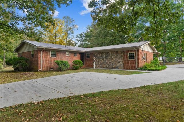 235 Cedar St, Chatsworth, GA 30705
