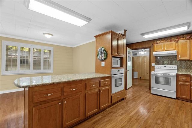 235 Cedar St, Chatsworth, GA 30705