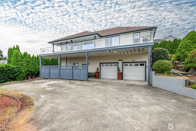 1550 13th Court, Fox Island, WA 98333