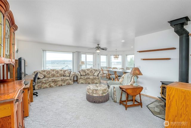 1550 13th Court, Fox Island, WA 98333