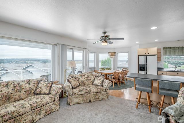 1550 13th Court, Fox Island, WA 98333