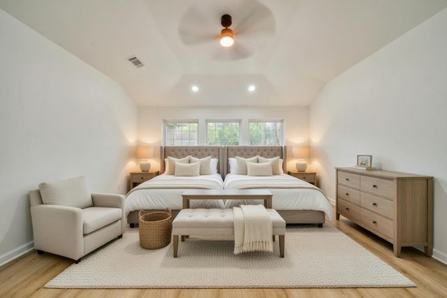 7914 Oakington Drive, Houston, TX 77071