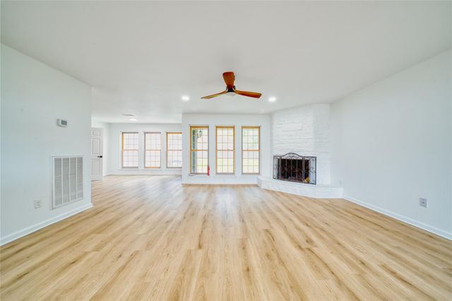 7914 Oakington Drive, Houston, TX 77071