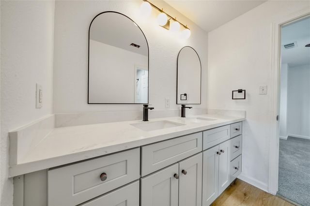 7914 Oakington Drive, Houston, TX 77071