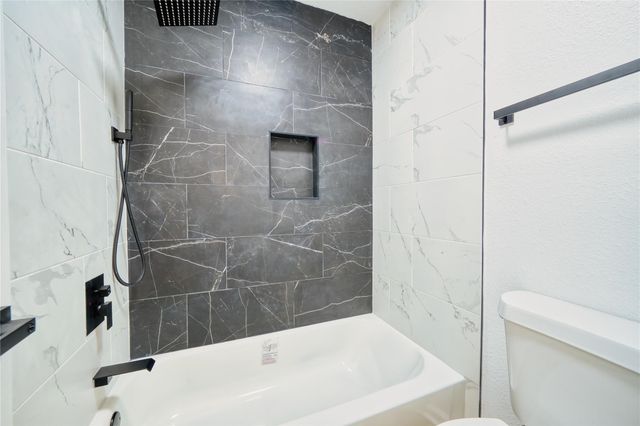 7914 Oakington Drive, Houston, TX 77071