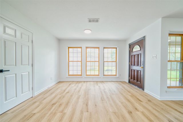 7914 Oakington Drive, Houston, TX 77071