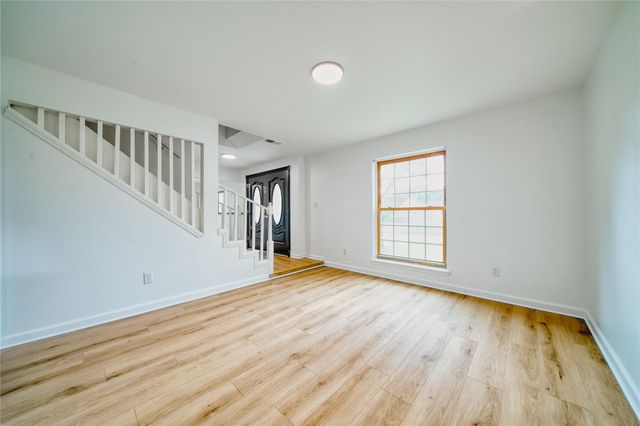 7914 Oakington Drive, Houston, TX 77071