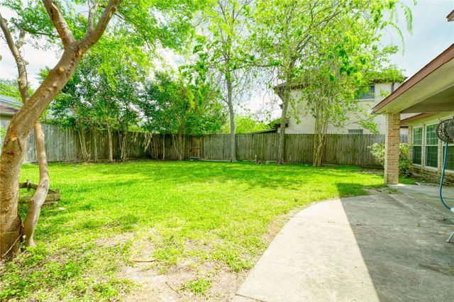 7914 Oakington Drive, Houston, TX 77071