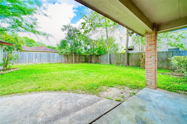 7914 Oakington Drive, Houston, TX 77071