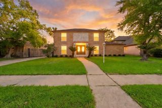 7914 Oakington Drive, Houston, TX 77071