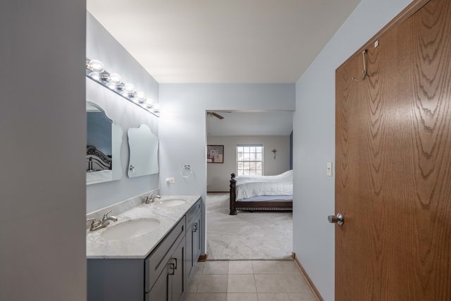 800 Maplewood Drive, Minooka, IL 60447