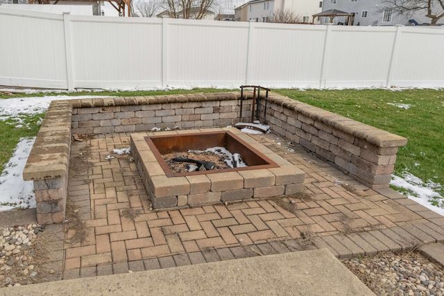 800 Maplewood Drive, Minooka, IL 60447