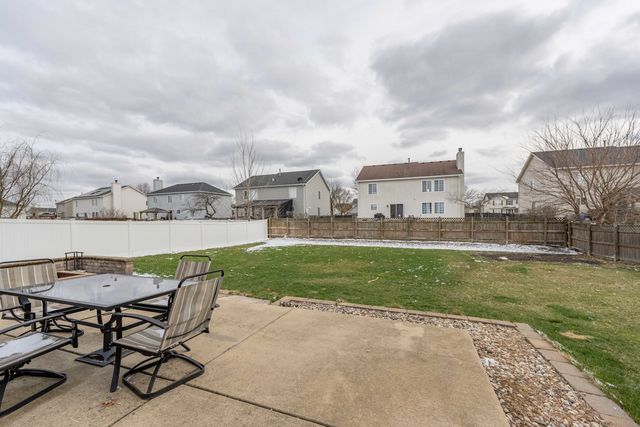 800 Maplewood Drive, Minooka, IL 60447