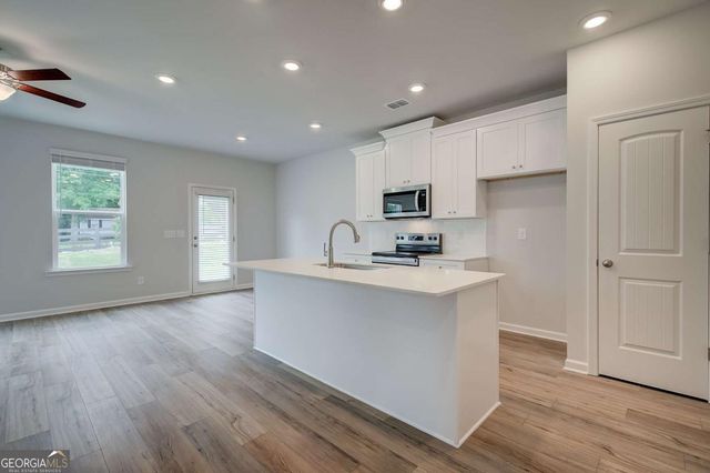 835 Eagle Avenue, Riverdale, GA 30296