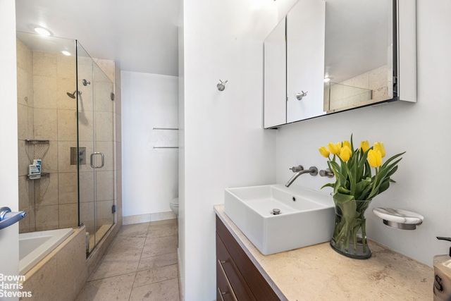 225 W 60th St Apt 9C, New York City, NY 10023