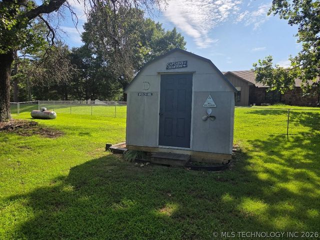15 Ridgeway Lane, Eufaula, OK 74432