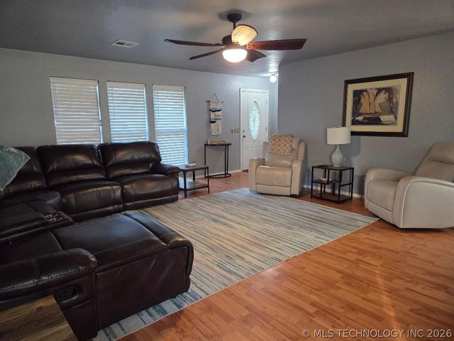 15 Ridgeway Lane, Eufaula, OK 74432